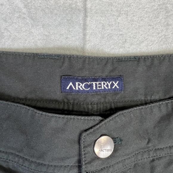 Arcteryx Adventure Shorts Mens 38 Charcoal Gray Canvas Cargo 11" Inseam - Picture 4 of 7